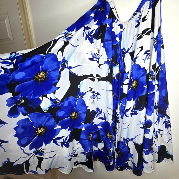 Plus Size Blue Floral Skirt - Picture 4 of 7